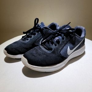 Nike Revolution 3 Womens Size 9 black and white